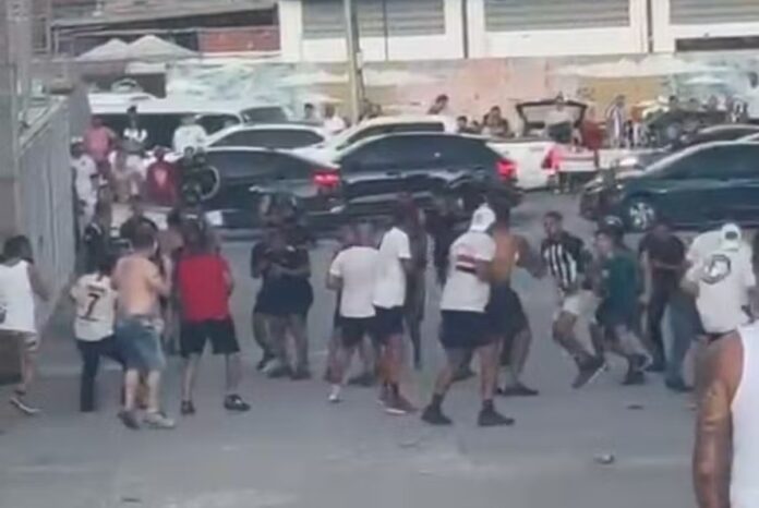 video:-antes-de-empate,-torcidas-de-ceara-e-sao-paulo-brigam