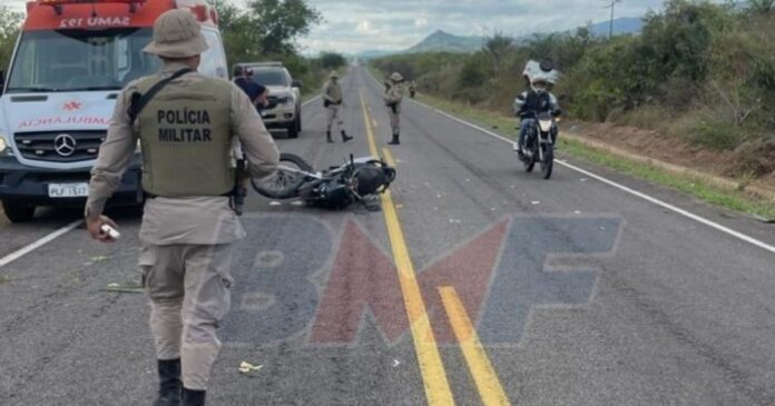 homem-morre-em-acidente-entre-motocicleta-e-carro-na-ba-046