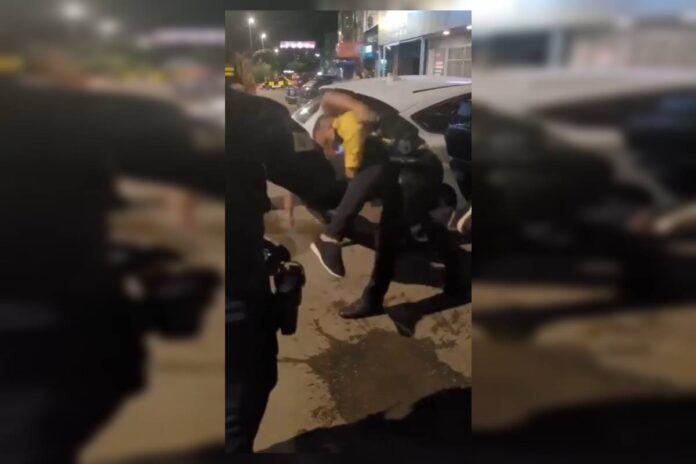video:-homem-leva-golpe-de-agente-de-transito-durante-abordagem-no-df