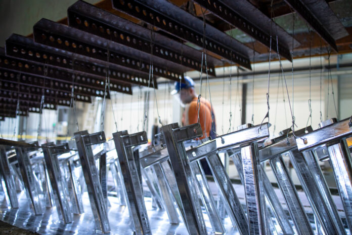 industria-do-aluminio-prepara-medidas-contra-tarifaco-de-donald-trump