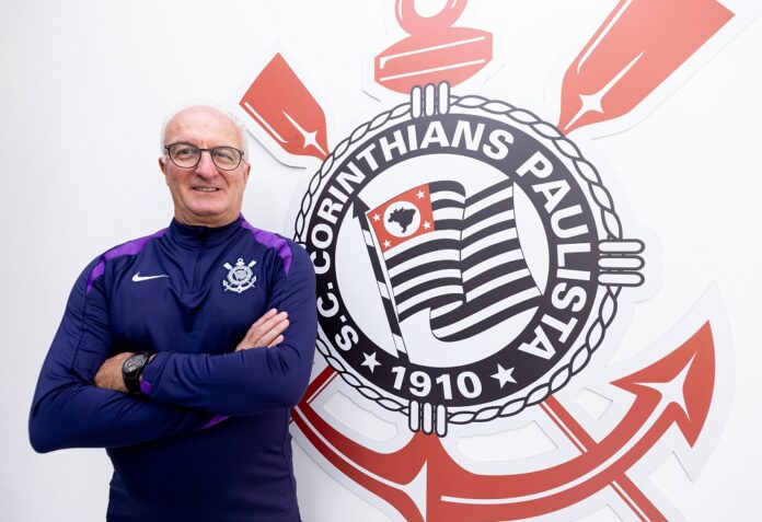 dorival-jr.-e-oficializado-no-corinthians-e-completa-circuito-ao-passar-pelos-4-grandes-de-sp