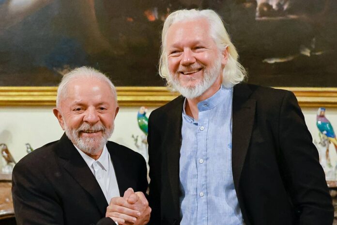 lula-se-reune-com-assange-e-diz-que-ele-e-exemplo-para-a-liberdade