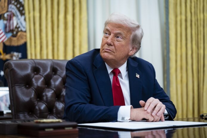 trump-diz-que-primeiros-100-dias-de-governo-foram-‘divertidos’,-mas-enfrenta-queda-nas-pesquisas