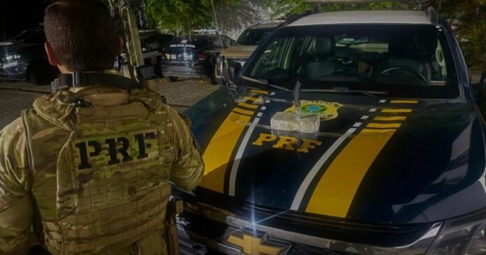 passageira-de-onibus-e-presa-com-1-kg-de-cocaina-em-feira-de-santana