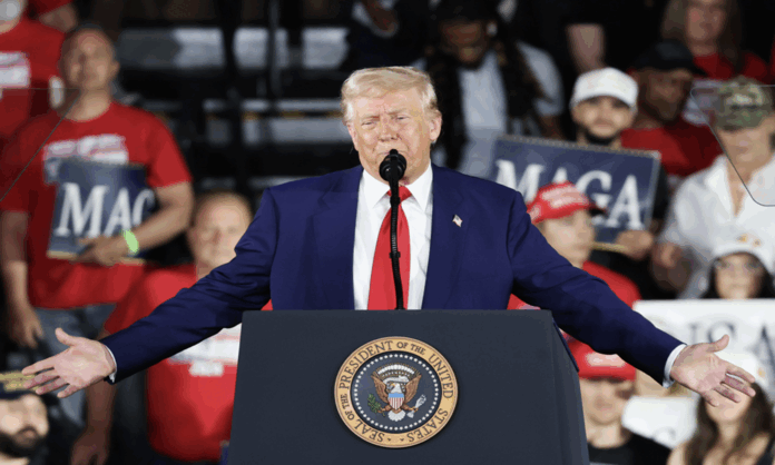 trump-critica-powell-e-anuncia-alivio-em-tarifas-para-montadoras-em-comicio-em-michigan