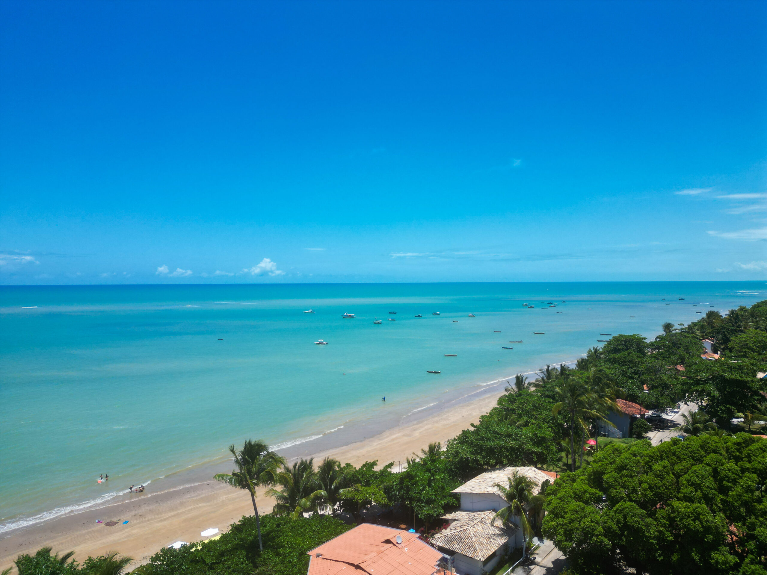 Praia de Cumuruxatiba, a primeira avistada por Cabral, se destaca como roteiro para feriadão de Descobrimento do Brasil 2 Cumuruxatiba 03 Dani Roccha scaled