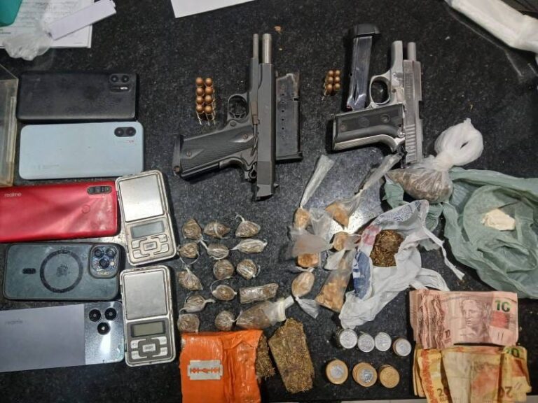 Polícia apreende armas, drogas e prende suspeitos por tráfico em Itabela