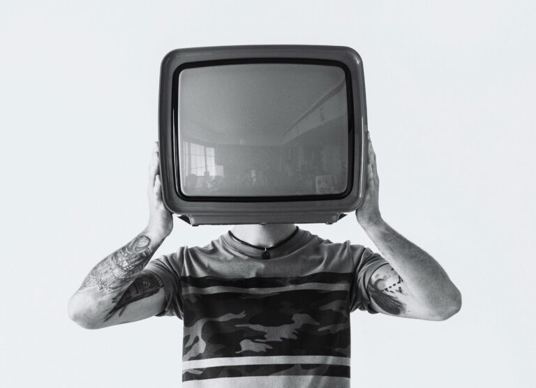 Da sala ao banheiro: as melhores TVs para cada cômodo da casa