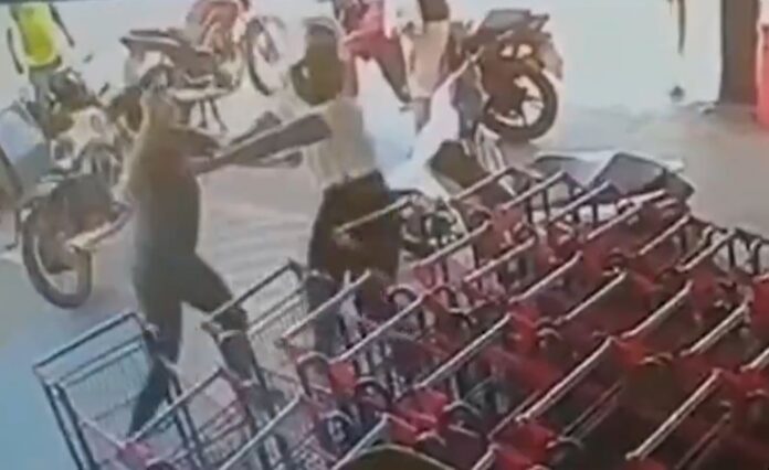 secretaria-esfaqueia-jovem-e-foge-com-ajuda-do-marido-pm.-video