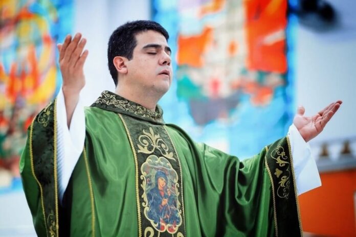 padre-robson-se-manifesta-sobre-o-maior-sino-do-mundo:-“tudo-inveja”