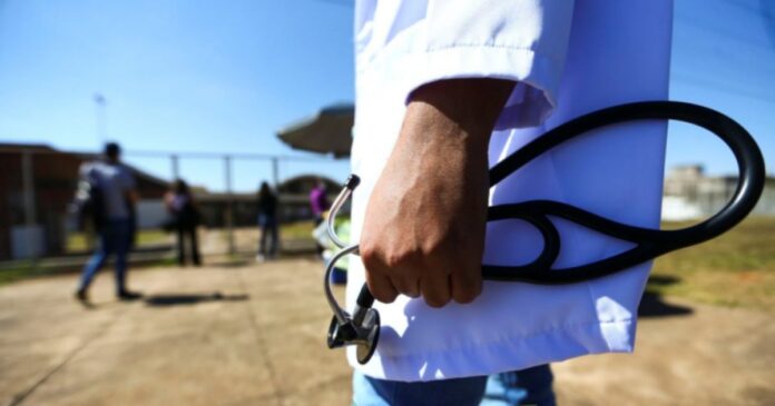 numero-de-estudantes-de-medicina-cotista-cresce-em-10-anos,-mas-ainda-sao-9%;-entenda