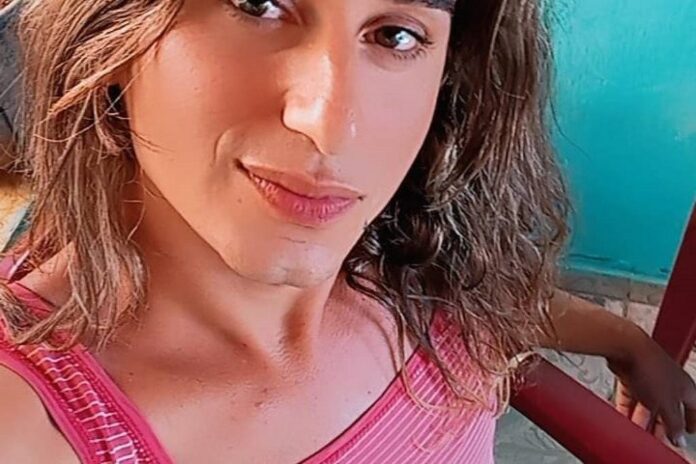 cabeleireira-trans-brasileira-ficou-presa-em-guantanamo-em-ala-masculina