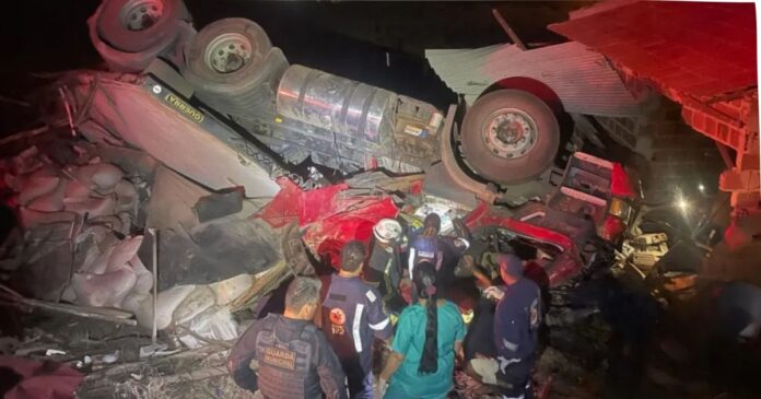 casal-morre-em-acidente-na-br-116-norte;-crianca-e-resgatada-com-vida