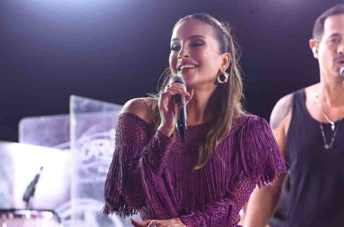 entre-o-axe-e-o-altar-claudia-leitte-explica:-“nao-sigo-uma-religiao,-sigo-a-cristo”