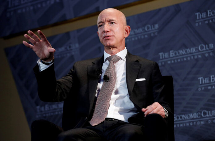 jeff-bezos,-criador-da-amazon,-solicita-a-venda-de-ate-r$-25-bilhoes-em-acoes-da-companhia 