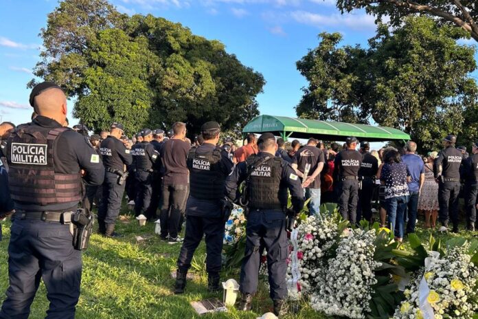 com-homenagens,-pm-morto-em-acidente-de-carro-no-df-e-sepultado