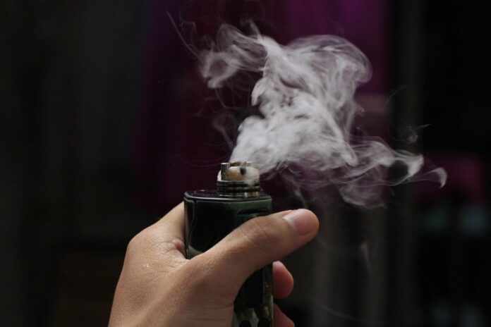 mesmo-proibido,-uso-de-cigarro-eletronico-segue-forte-no-brasil