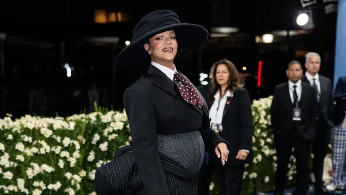 rihanna-confirma-terceira-gravidez-ao-exibir-barriga-no-met-gala-2025