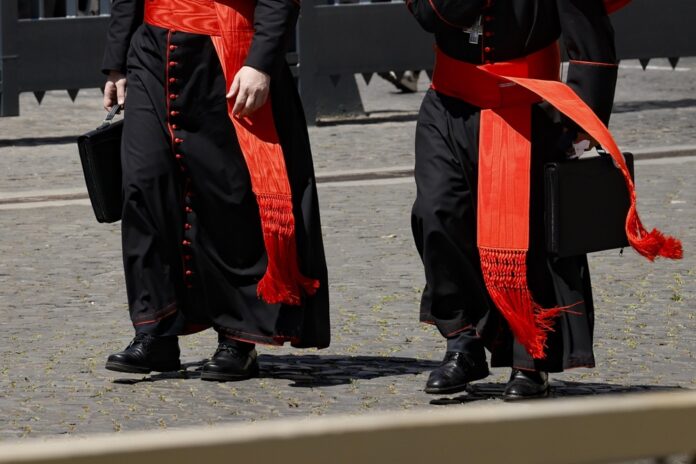 cardeais-iniciam-isolamento-no-vaticano-para-o-conclave