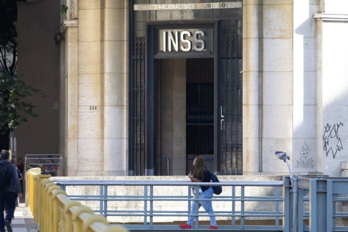 corrupcao-do-inss:-as-estranhas-coincidencias