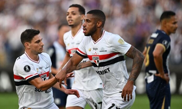 com-dois-de-andre-silva,-sao-paulo-vence-alianza-lima-e-fica-perto-de-vaga-na-libertadores