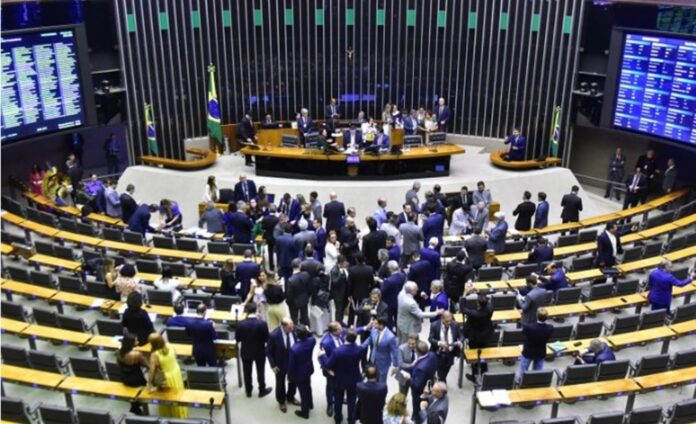 camara-aprova-projeto-que-aumenta-numero-de-deputados-para-531