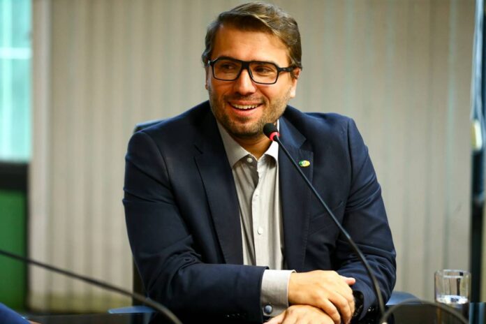 ex-presidente-do-inss-no-governo-bolsonaro-e-dispensado-da-previdencia