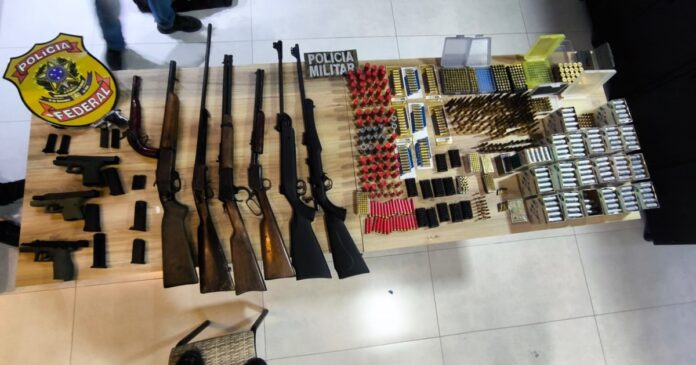 pm-localiza-foragido-e-encontra-11-armas-e-mais-de-2-mil-municoes-em-barreiras