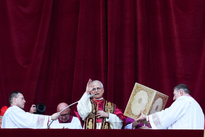 leao-xiv:-peruanos-celebram-nome-de-prevost-como-novo-papa.-video