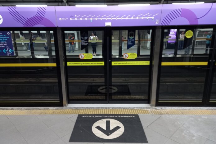 morte-no-metro:-qual-a-distancia-entre-portas-do-trem-e-da-plataforma