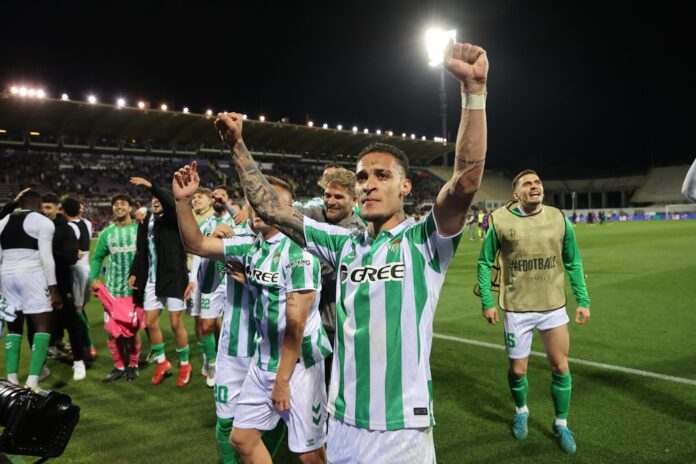 heroi-do-betis,-antony-comemora-boa-fase-e-se-emociona:-‘vivi-momentos-dificeis-na-minha-vida’