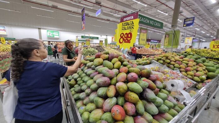 inflacao-do-brasil-desacelera-em-abril,-mas-remedios-e-alimentos-continuam-em-alta