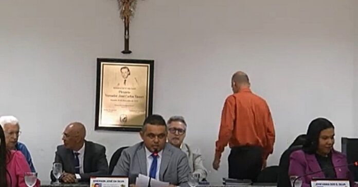 camara-baiana-reelege-presidente-para-mandato-que-so-vai-comecar-daqui-a-dois-anos