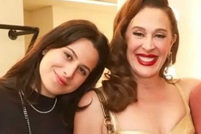 claudia-raia-diz-que-produziu-cenario-para-a-filha-perder-virgindade