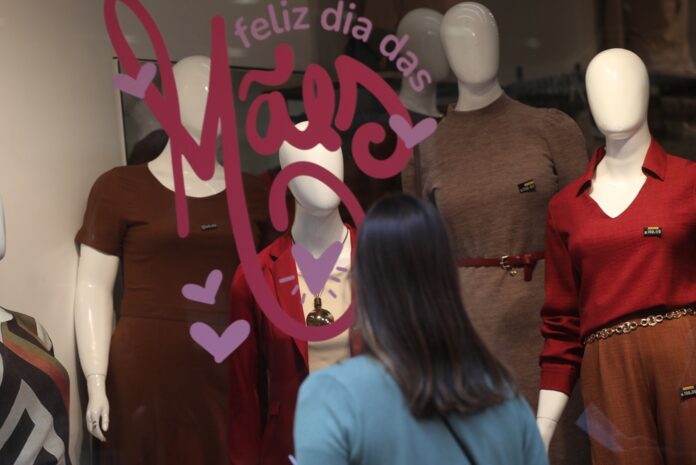 quase-metade-dos-brasileiros-deve-comprar-presentes-de-dia-das-maes,-aponta-pesquisa