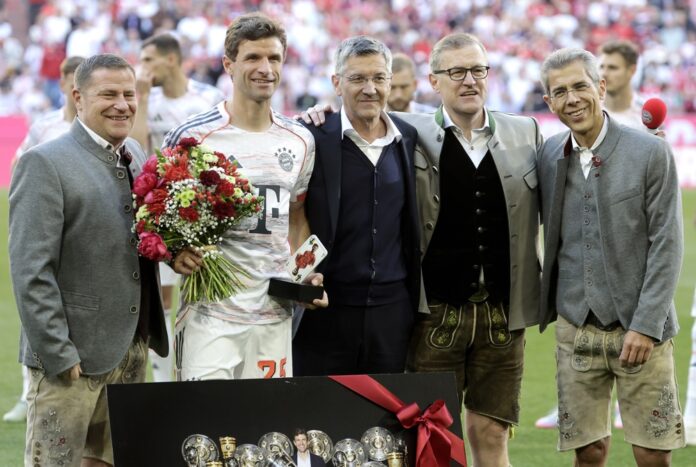 bayern-vence-borussia-monchengladbach-com-comemoracao-do-titulo-e-despedida-para-muller
