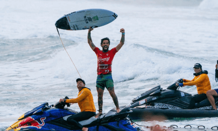 filipe-toledo-conquista-etapa-de-gold-coast-e-volta-ao-topo-do-surfe-apos-pausa-por-saude-mental