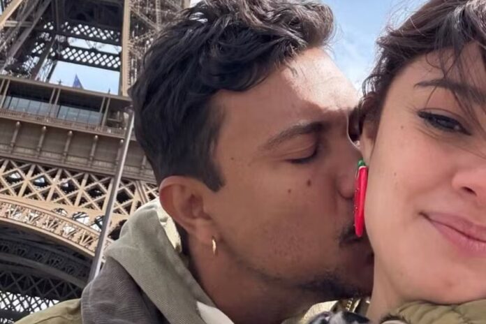 sophie-charlotte-e-xama-posam-juntos-em-clima-de-romance-em-paris