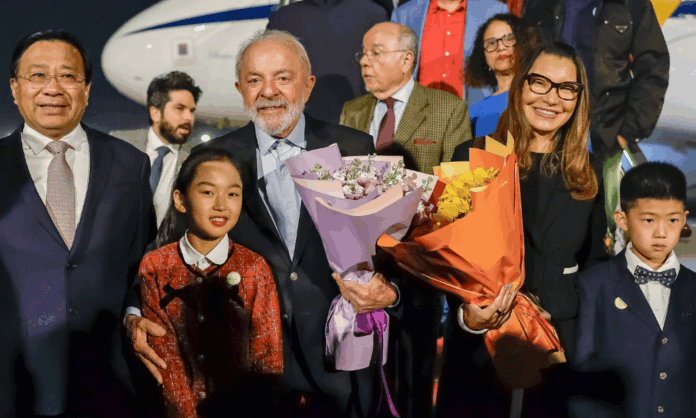 lula-desembarca-em-pequim-para-participar-do-forum-china-celac