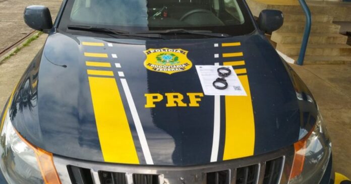 prf-prende-homem-com-mandado-de-homicidio-qualificado-durante-abordagem-na-br-101,-na-bahia
