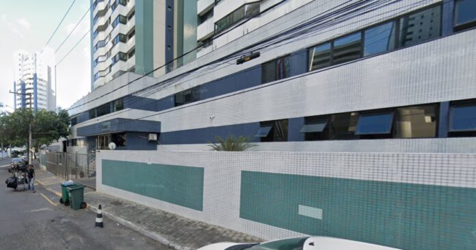 ossada-e-encontrada-em-conteiner-de-lixo-de-predio-na-pituba,-em-salvador