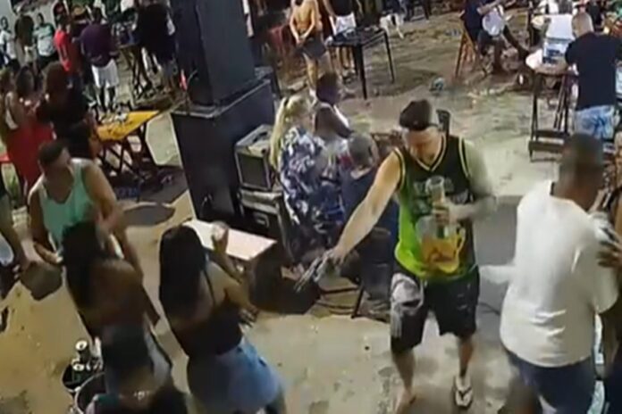 rj:-homem-e-executado-a-tiros-por-miliciano-durante-festa.-veja-video