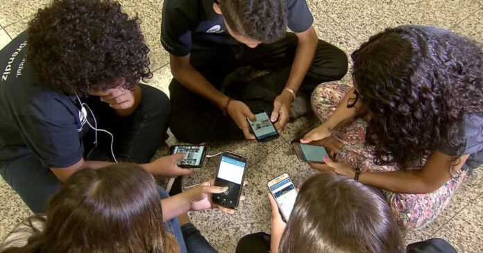 adolescentes-nao-recebem-apoio-emocional-para-lidar-com-redes-sociais,-diz-pesquisa