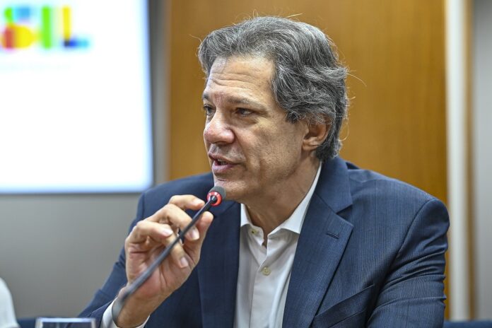estados-unidos-vem-buscando-caminho-de-reequilibrar-as-contas,-analisa-haddad