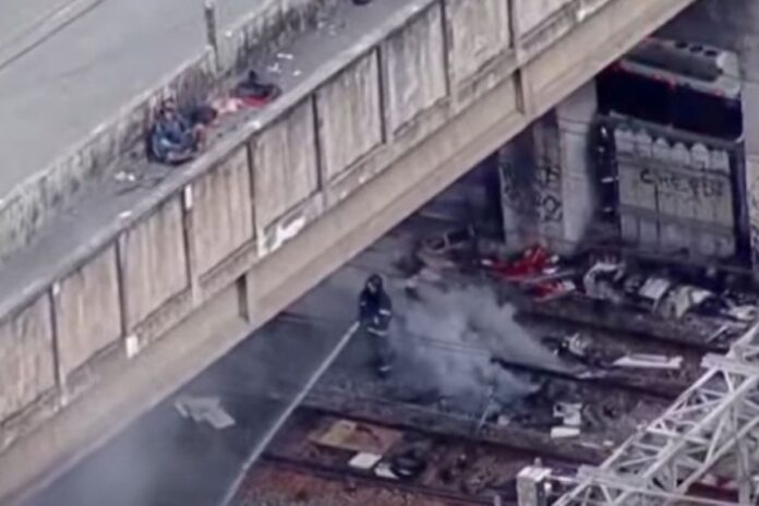favela-do-moinho:-protesto-de-moradores-bloqueia-operacao-de-trens