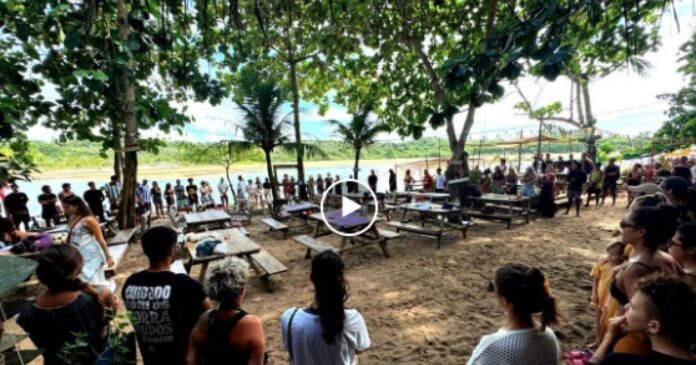 protesto-cobra-investigacao-sobre-morte-de-guia-de-turismo-em-porto-seguro