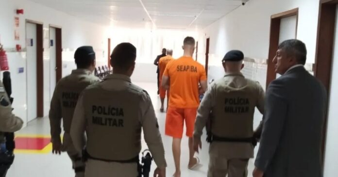 acusados-de-matar-jovem-por-engano-passam-por-audiencia-em-feira-de-santana