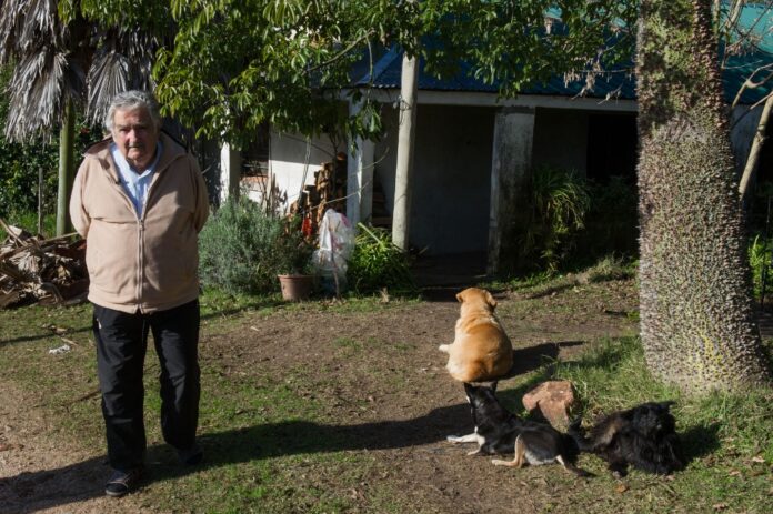 mujica-abracou-a-democracia,-teve-vida-simples-e-colocou-o-uruguai-no-mapa-do-mundo