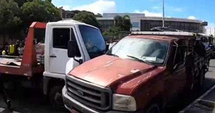 caminhao-guincho-desgovernado-causa-acidente-e-deixa-ferido-no-largo-do-retiro