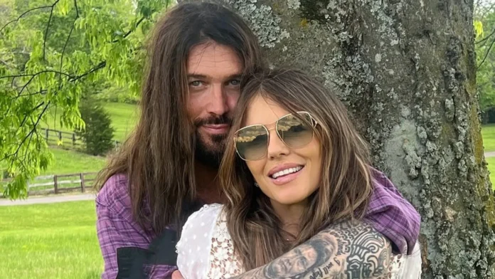elizabeth-hurley-comenta-romance-com-billy-ray-cyrus